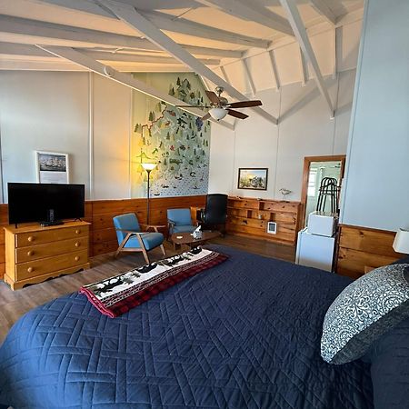 Yardarm Motel Searsport Exteriör bild