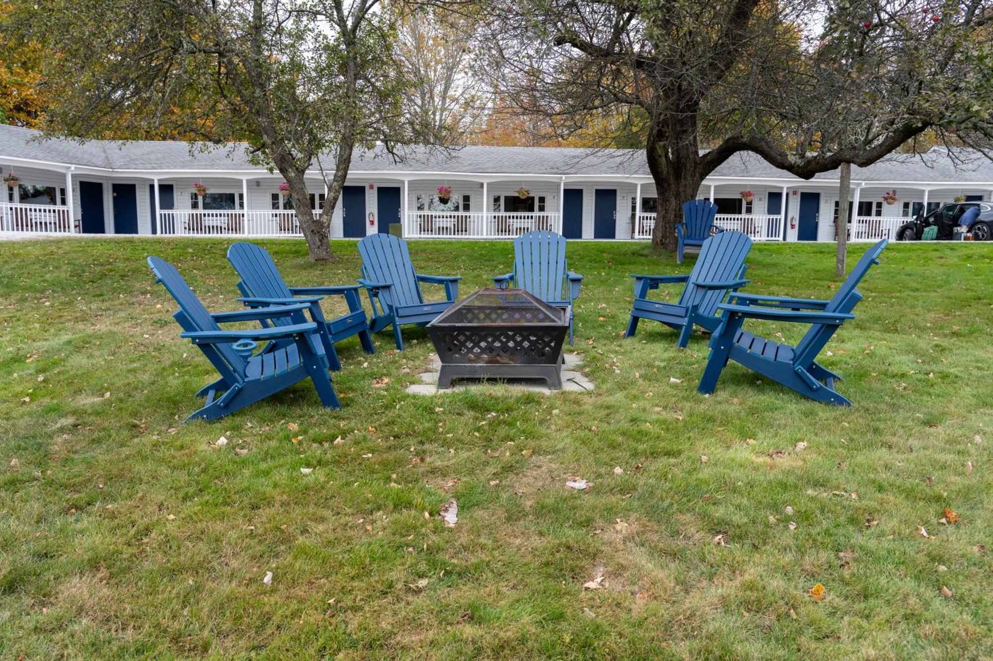 Yardarm Motel Searsport Exteriör bild