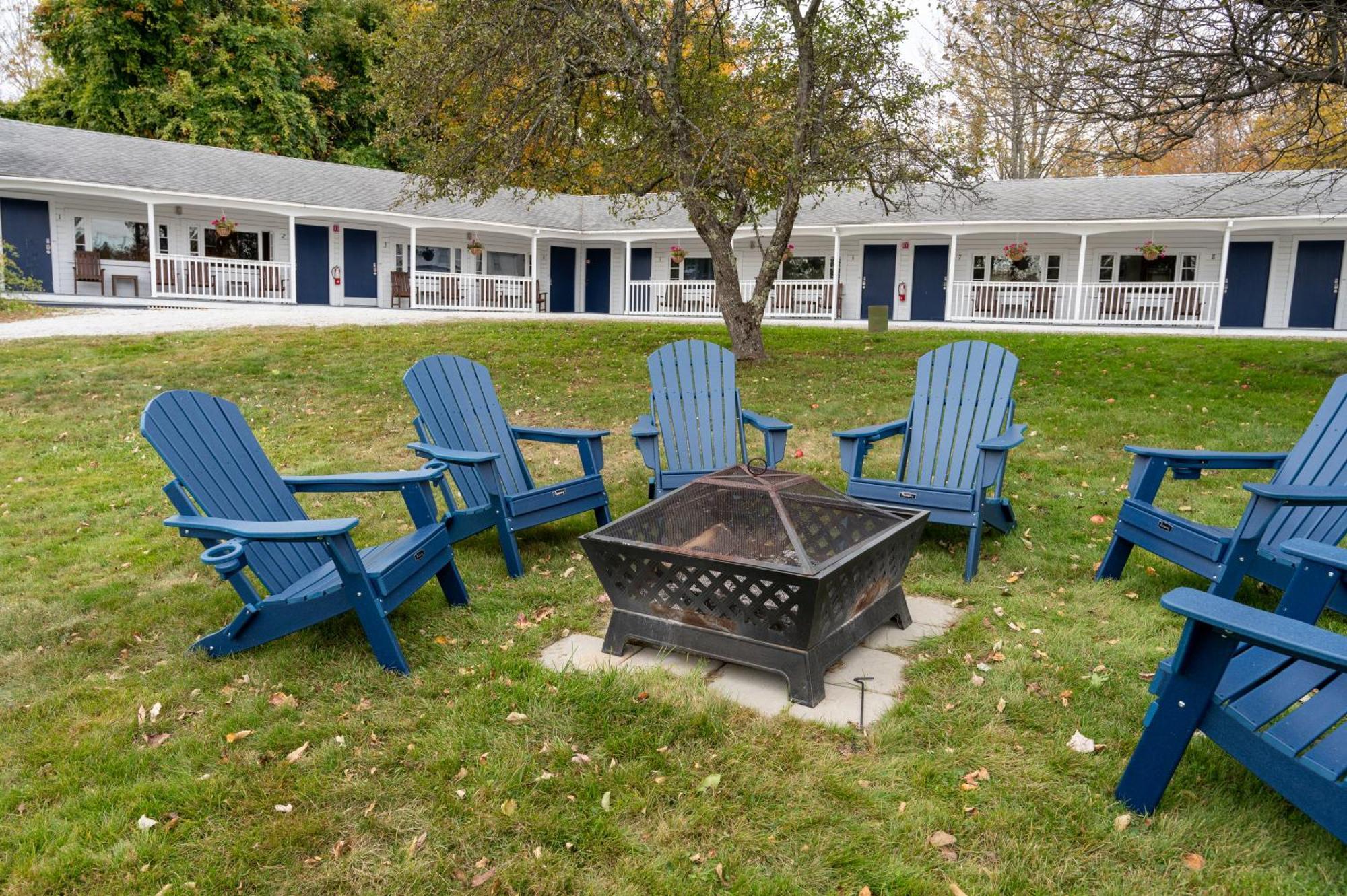 Yardarm Motel Searsport Exteriör bild